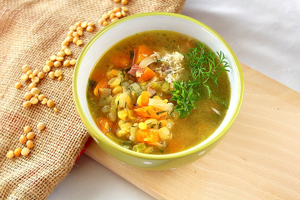 Сытный гороховый суп с беконом и тыквой