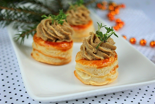 Волованы с грибной начинкой: праздничная закуска