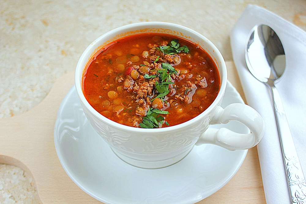 Простой и  вкусный суп с фаршем и чечевицей