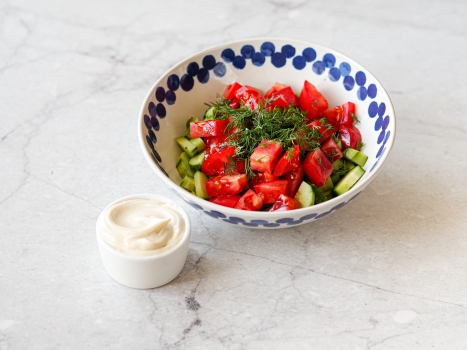 Салат с редиской, огурцом, яйцом и помидором — рецепт с фото пошагово