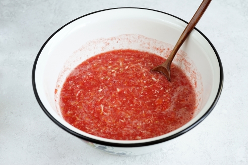 Ингредиенты для заготовки хреновины с помидорами и чесноком