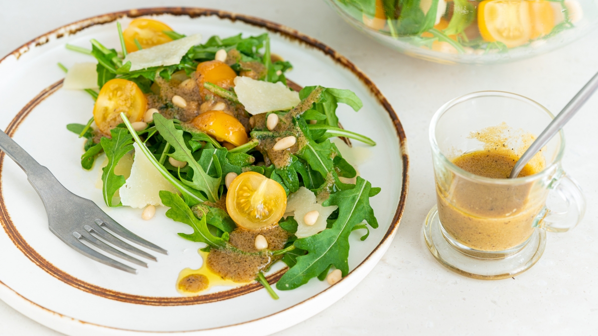 Салат с помидорами и кедровыми орешками - пошаговый рецепт с фото, ингредиенты, как приготовить