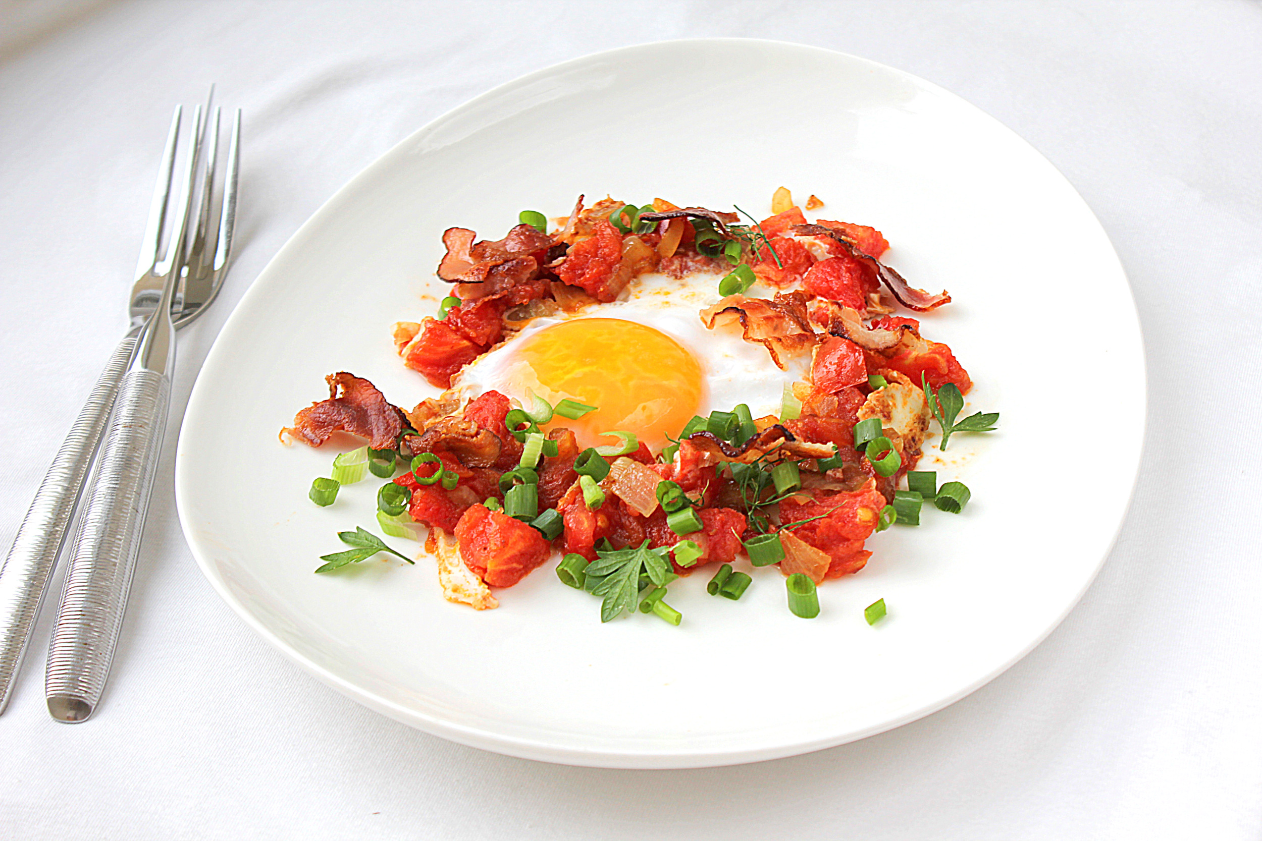 Яичница с помидорами и сыром на сковороде — рецепт с фото пошагово +видео
