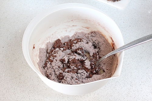 Шоколадные маффины с вишней: простой рецепт ароматных кексов