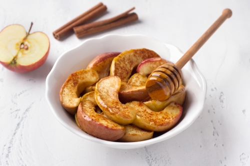 Яблоки запечённые в духовке с мёдом и корицей