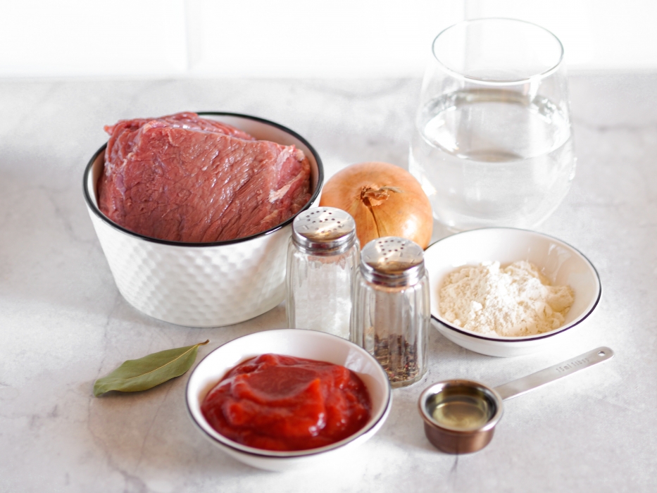 Гуляш из говядины: классический рецепт с подливкой