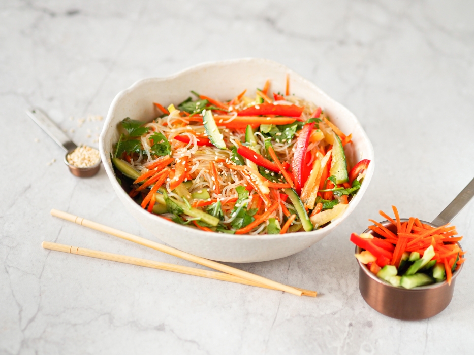 Салат с фунчозой и корейской морковью - рецепт с фото пошагово
