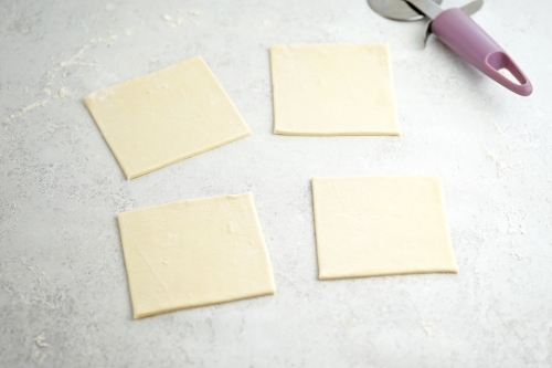 Хачапури с сыром из домашнего слоеного теста