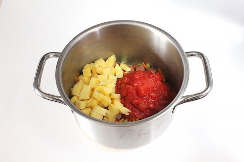Суп из красной фасоли и томатов
