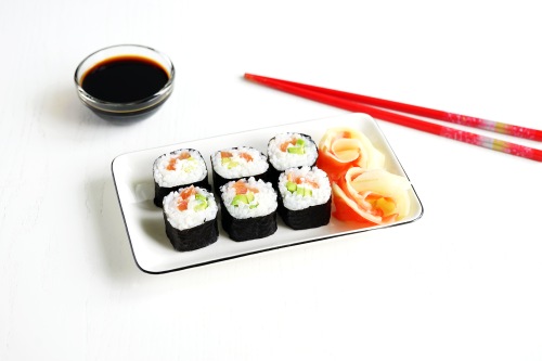 Нигири-суши с копчёным угрём