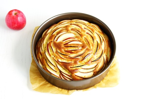 Рецепты шарлотки на сметане с яблоками в духовке