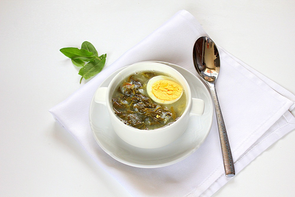 Как приготовить суп со щавелем и яйцом
