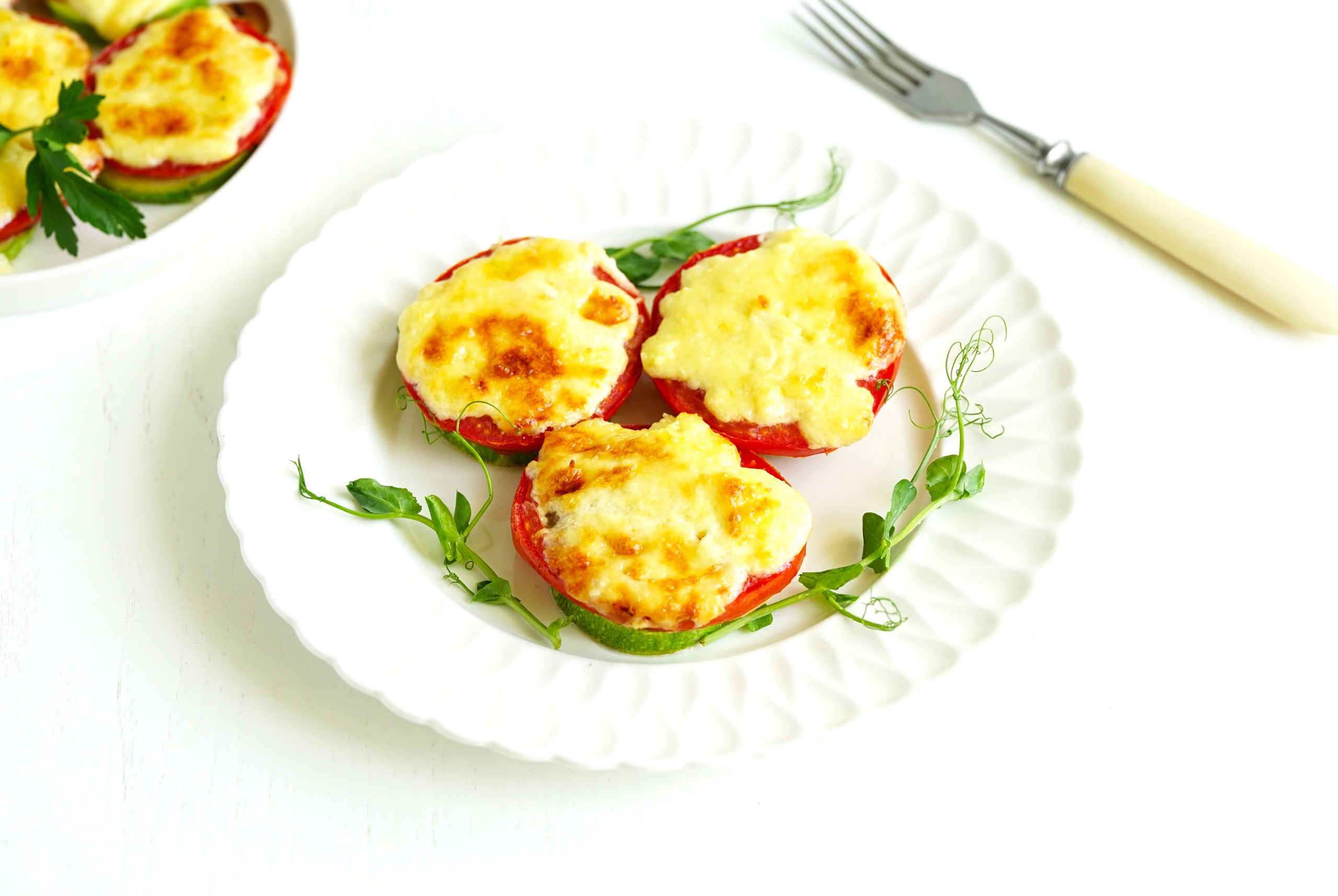 Вариант 1: Кабачки в духовке с помидорами - классический рецепт с пошаговыми фото