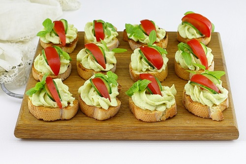 Бутерброды со шпротами на праздничный стол — 15 рецептов с фото