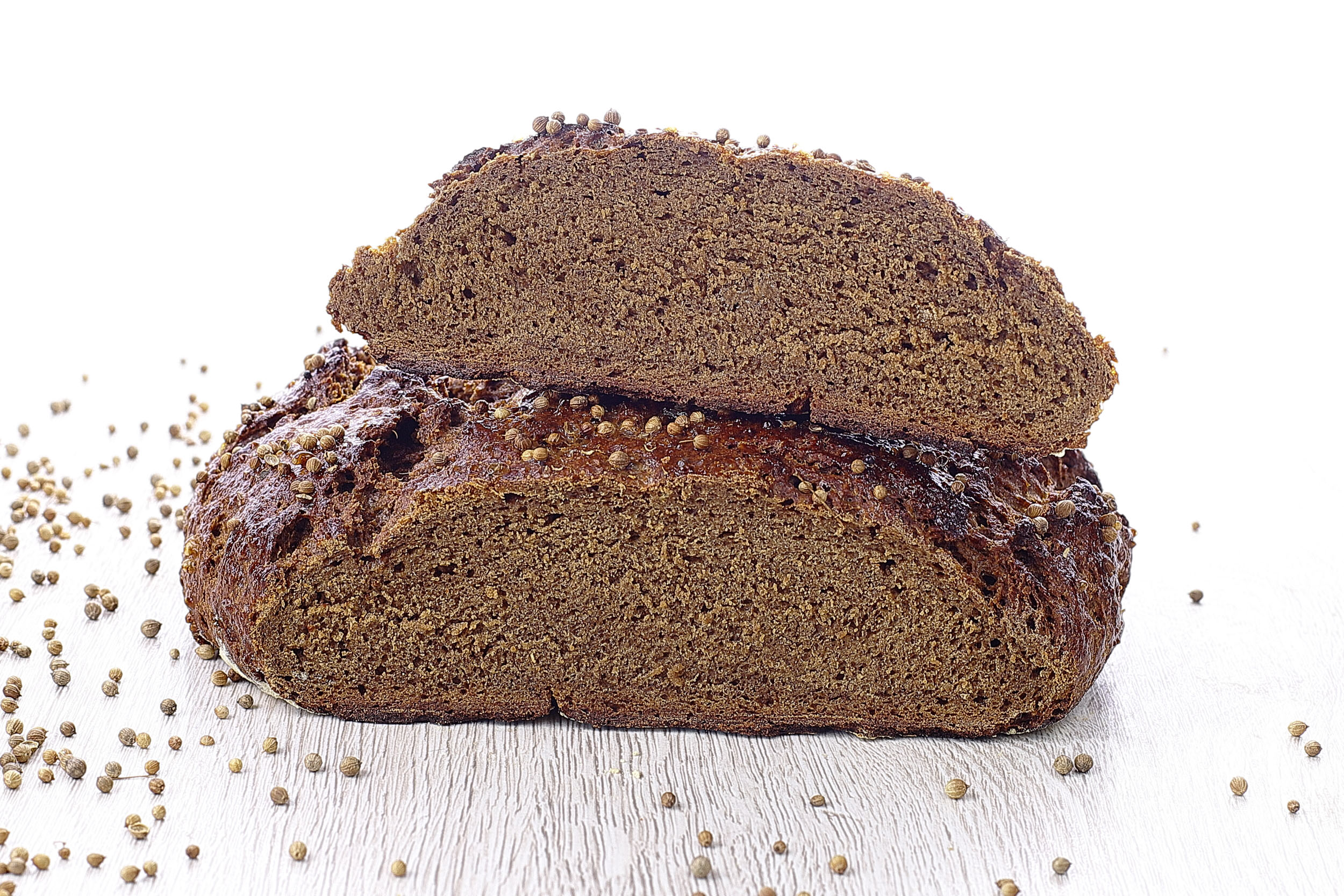 Черный хлеб — состав, полезные свойства, вред и калорийность