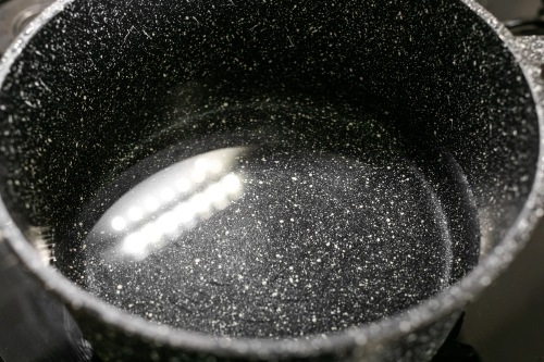 Как приготовить манную кашу на воде на 2 порции в кастрюле