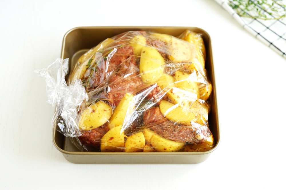 Пошаговое приготовление жаркого с ребрышками, грибами и картофелем, рецепт с фото: