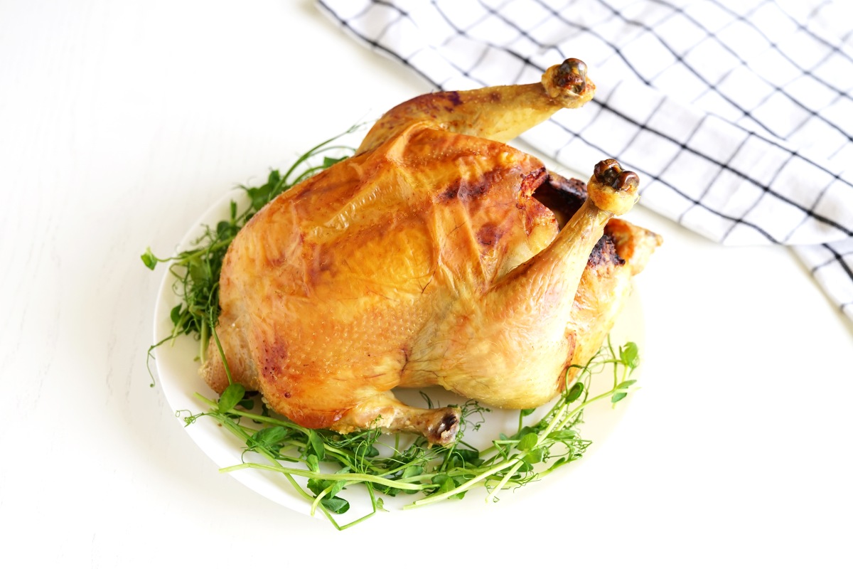 Курица, запеченная на соли целиком, по рецепту из книги Дарьи Донцовой
