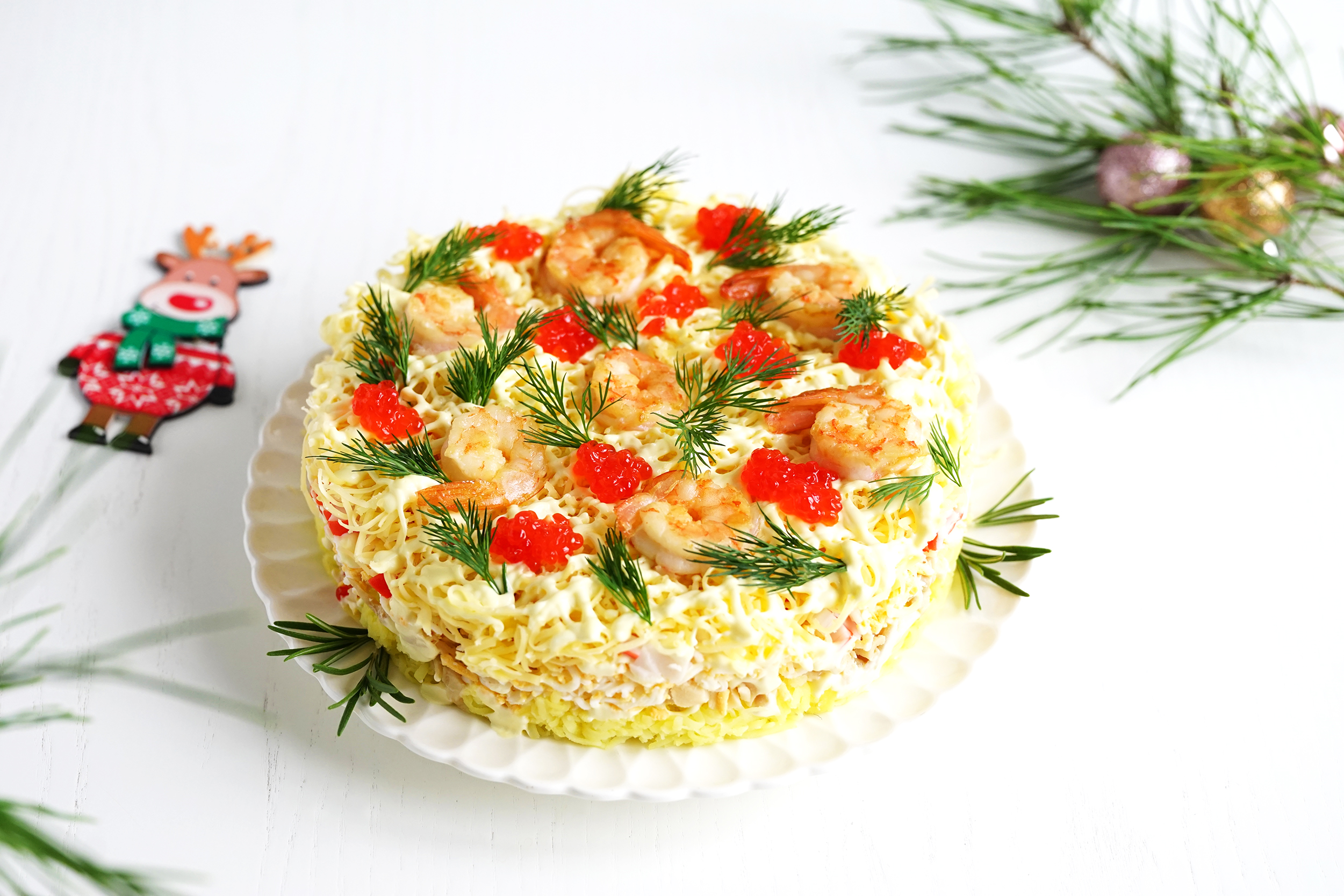 Салат из морепродуктов с красной икрой | Комбинат питания 