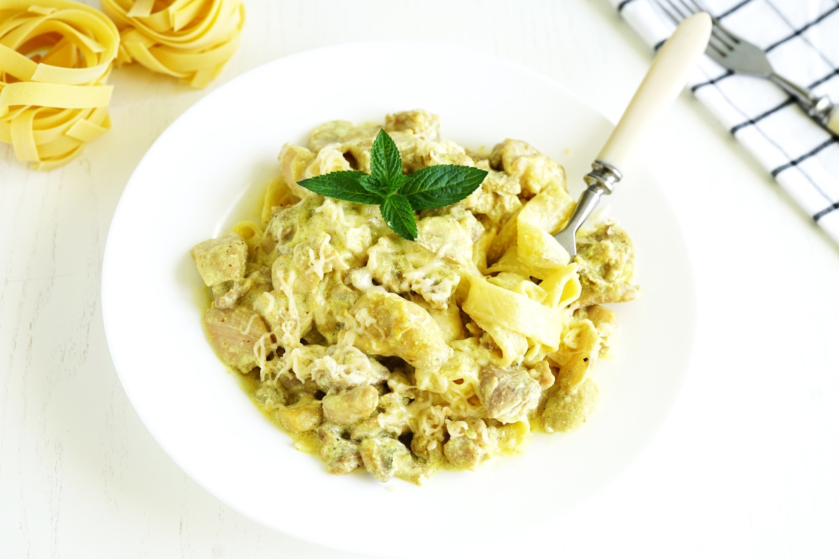 Феттуччине с куриным филе и сливочным соусом