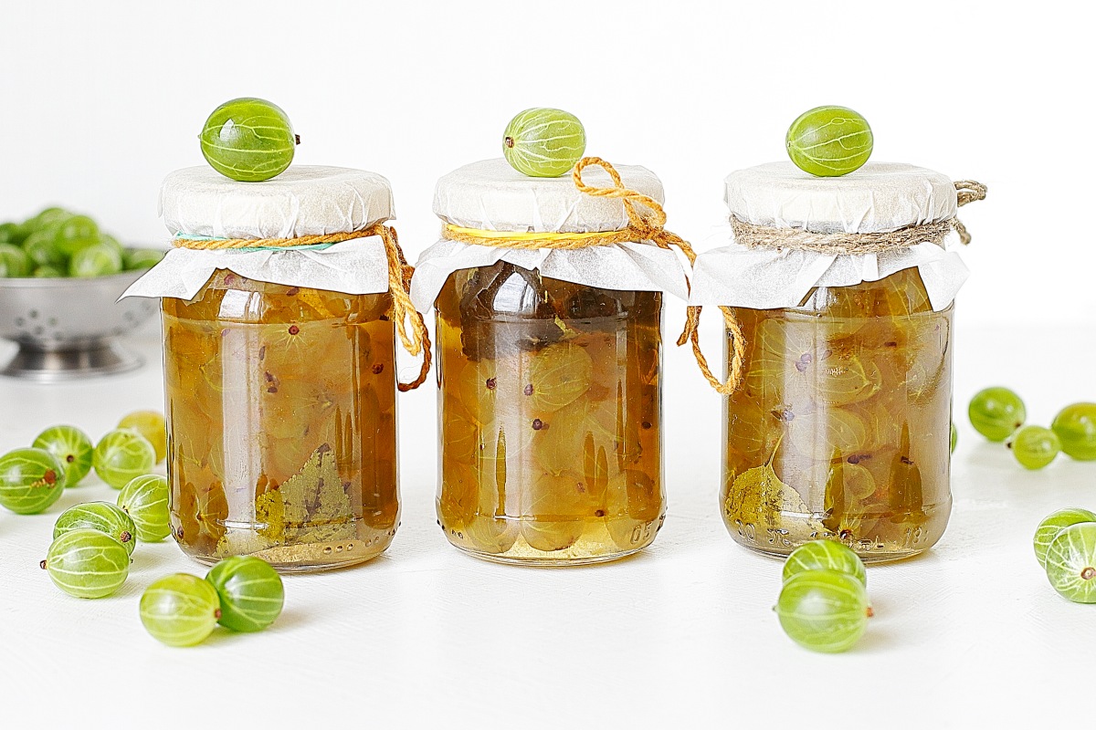 Варенье из крыжовника (на отваре из вишневых листьев)