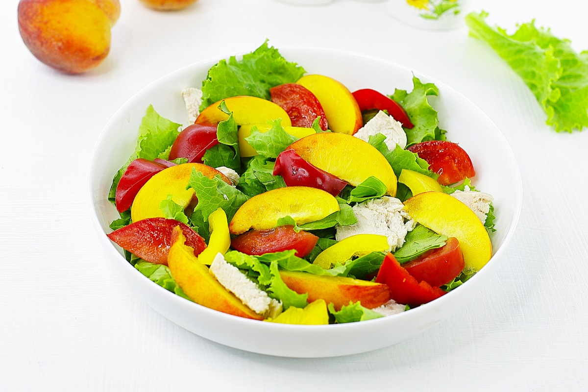 Пестрый летний салат