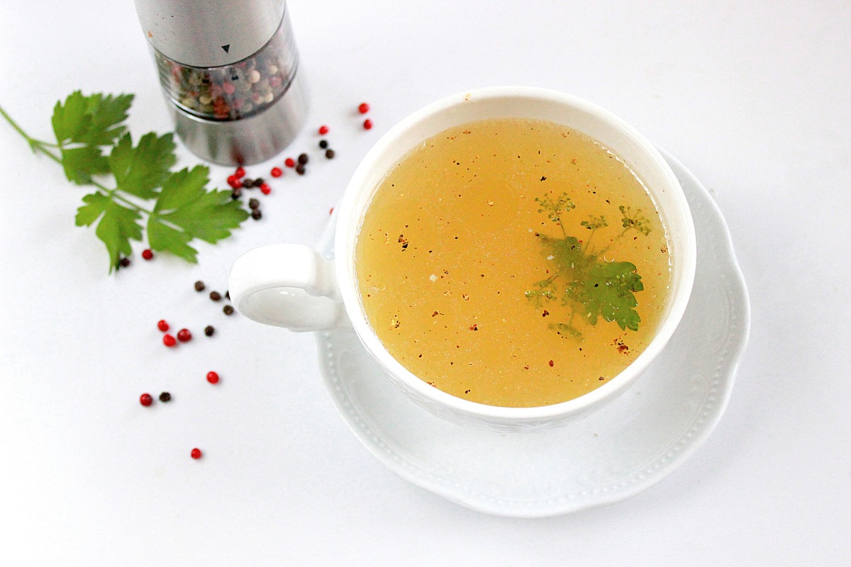 Куриный бульон с омлетными блинчиками