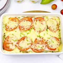 Картофель в духовке в помидорами