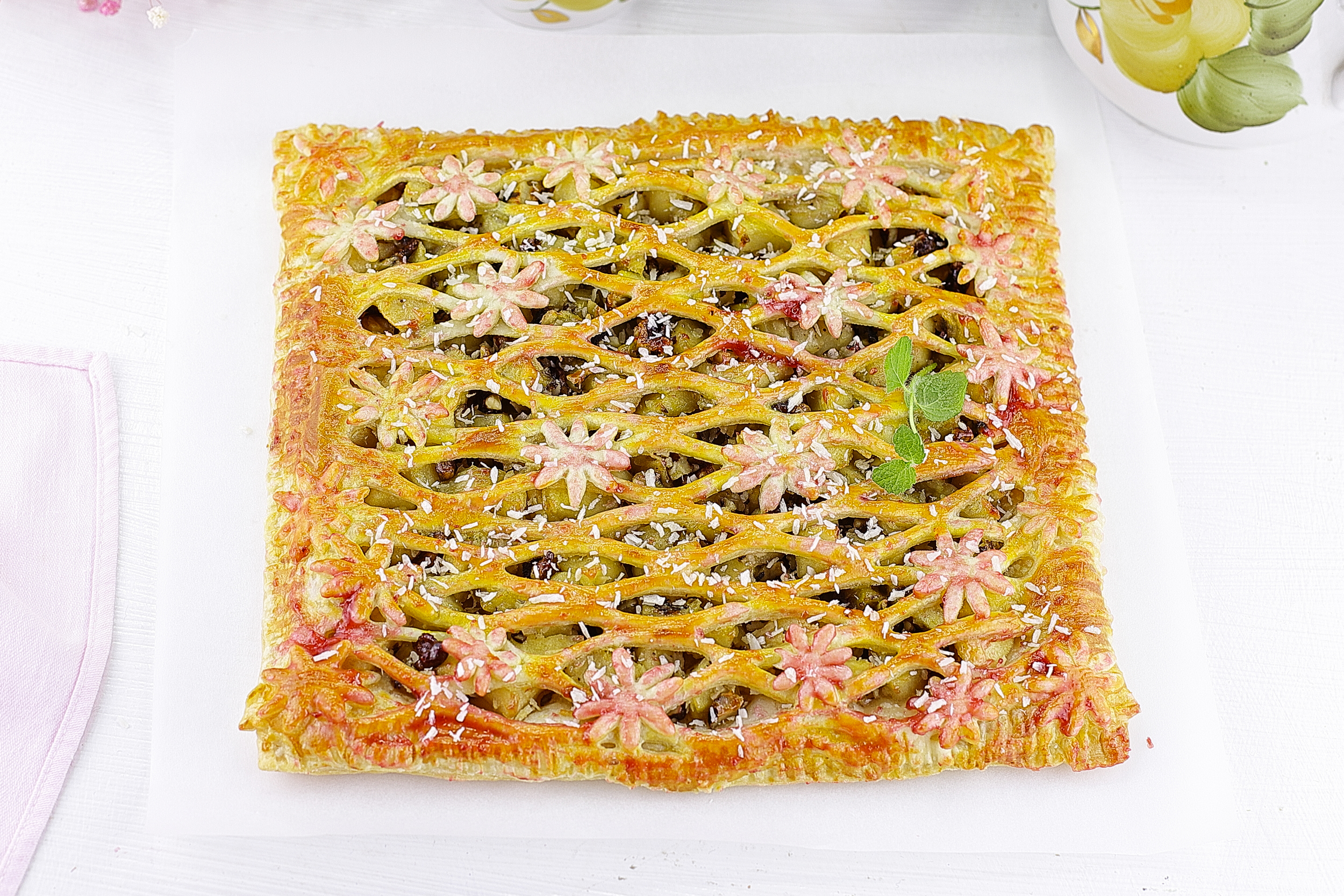 Пироги из слоеного теста с нектарином