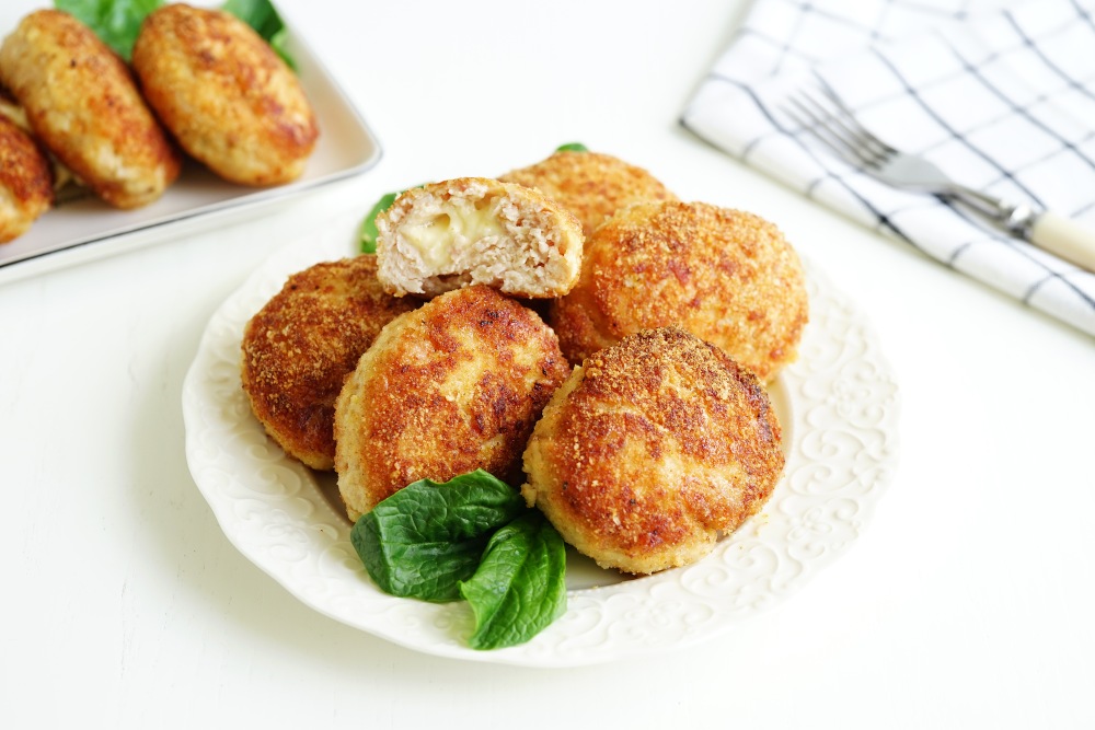 Куриные котлеты с сыром внутри