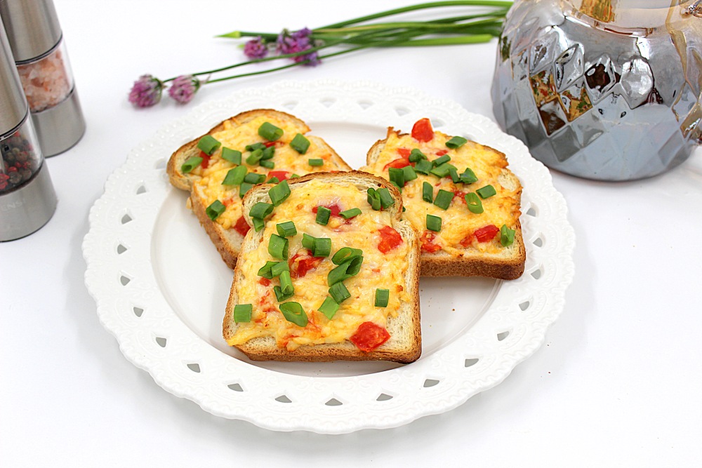 Бутерброды с яйцом и сыром в духовке