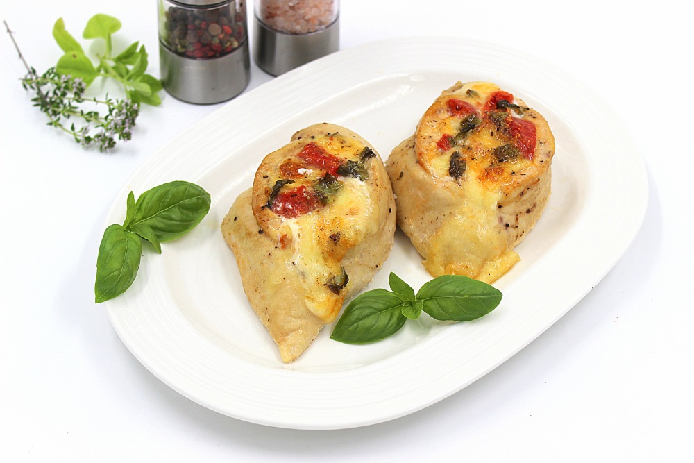 Курица с сыром и помидорами в духовке Курица с сыром и помидорами в духовке