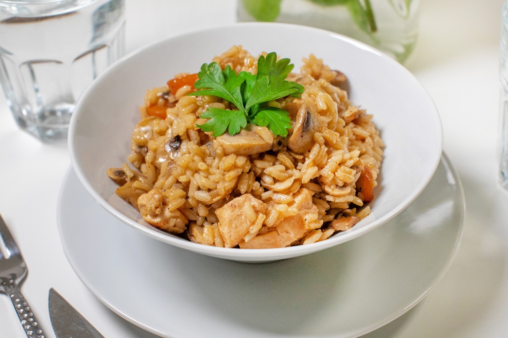 Рис с грибами и курицей в сковороде Рис с грибами и курицей в сковороде