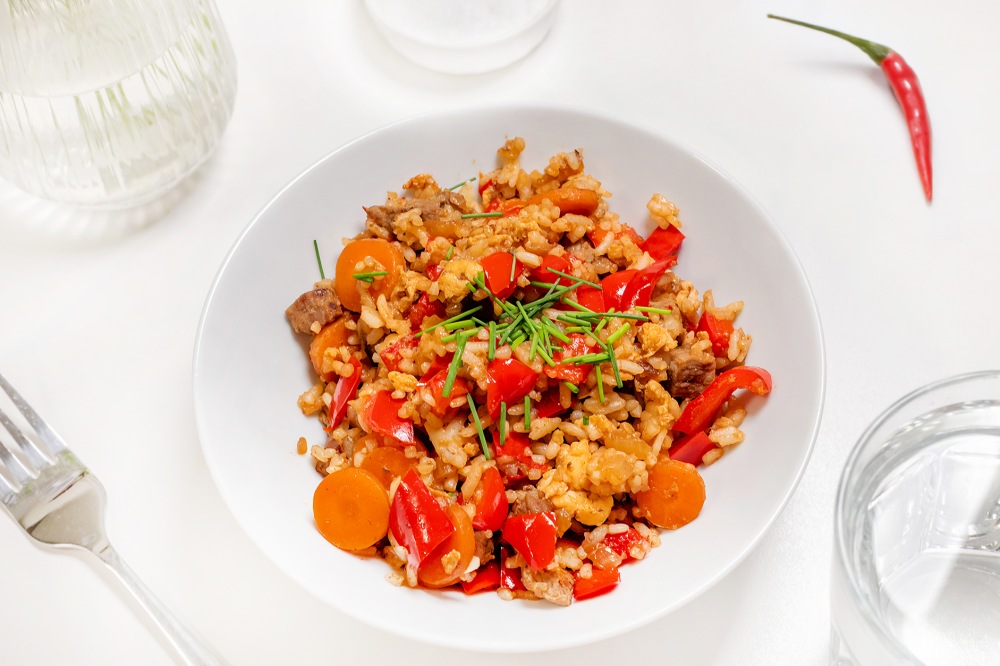 Жареный рис с яйцом и говядиной Жареный рис с яйцом и говядиной
