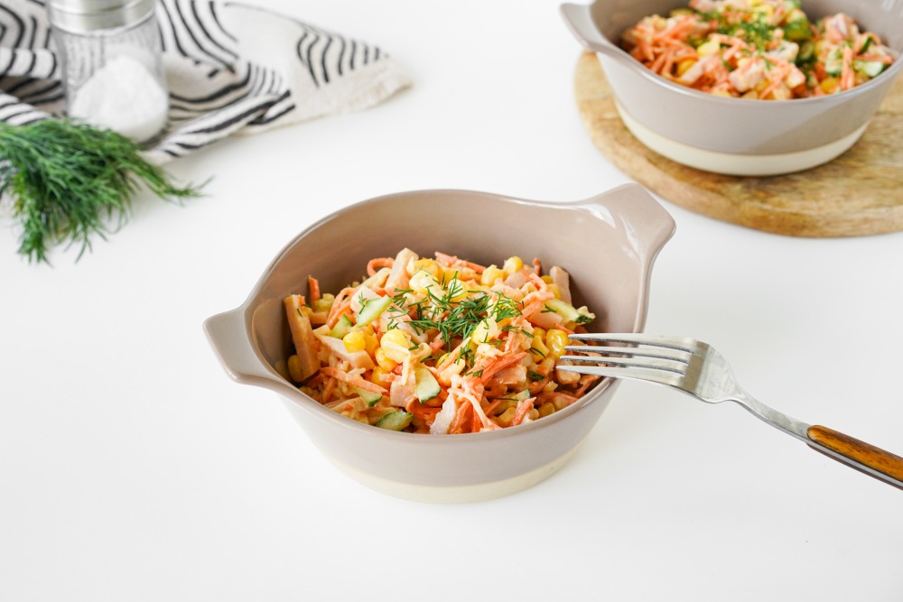 Салат с ветчиной и кукурузой Салат с ветчиной и кукурузой