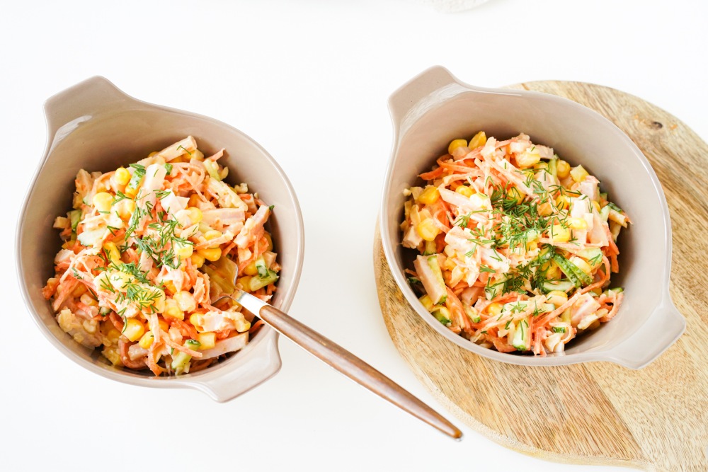Салат с ветчиной и кукурузой Салат с ветчиной и кукурузой