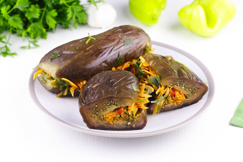 Квашеные баклажаны с морковью и чесноком Квашеные баклажаны с морковью и чесноком