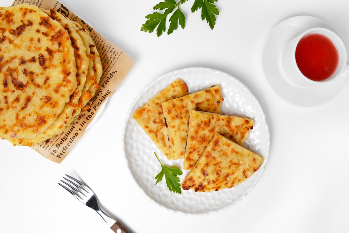 Томатные лепёшки на кефире, с сыром (в духовке)