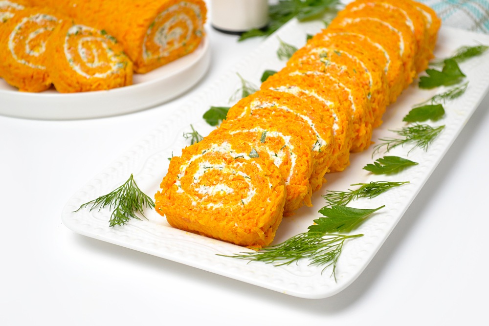 Рулет с морковью и сыром