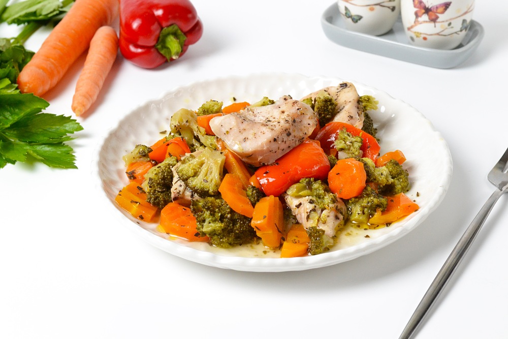 Курица с овощами в фольге порционно Курица с овощами в фольге порционно