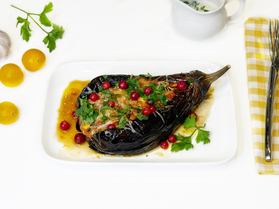 Битые баклажаны с фаршем и сыром