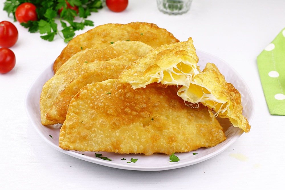 Чебуреки с сыром на сковороде