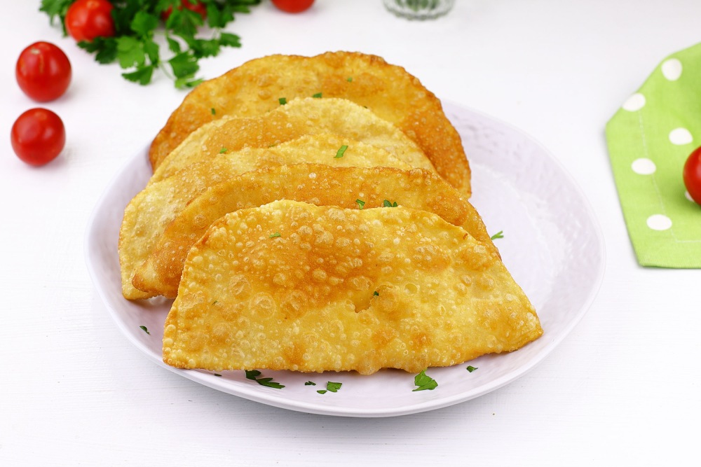 Чебуреки с сыром на сковороде