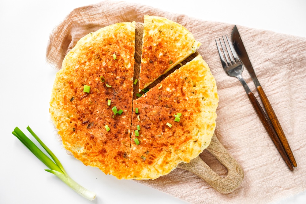 Сырная лепёшка на сковороде с творогом