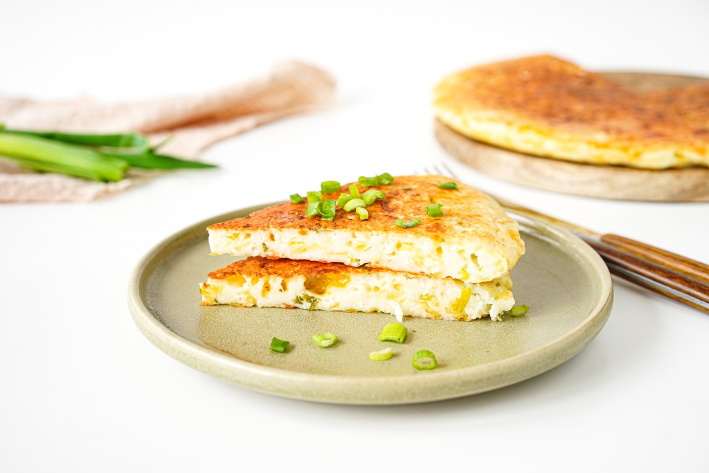 Сырная лепёшка на сковороде с творогом