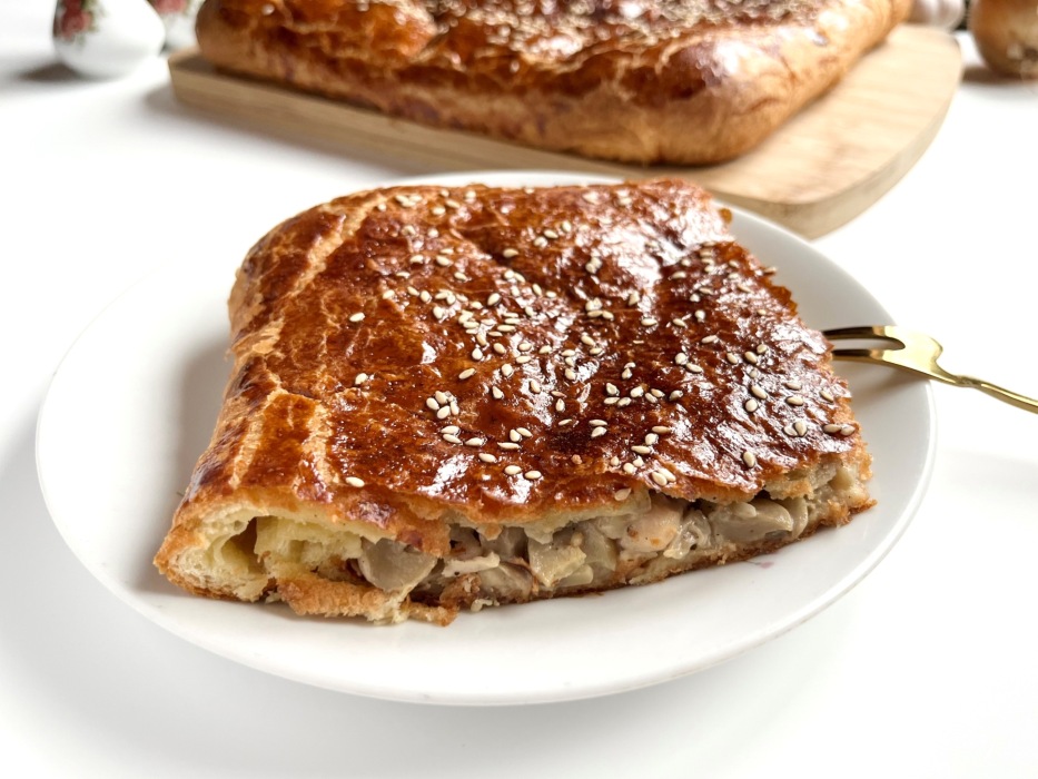 Пирог с курицей и грибами в духовке