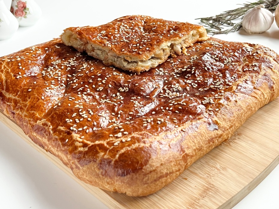 Пирог с курицей и грибами в духовке