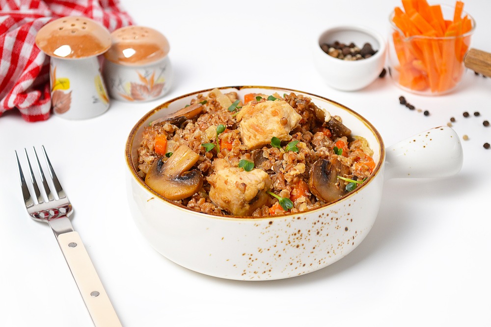 Гречка с курицей и грибами на сковороде Гречка с курицей и грибами на сковороде