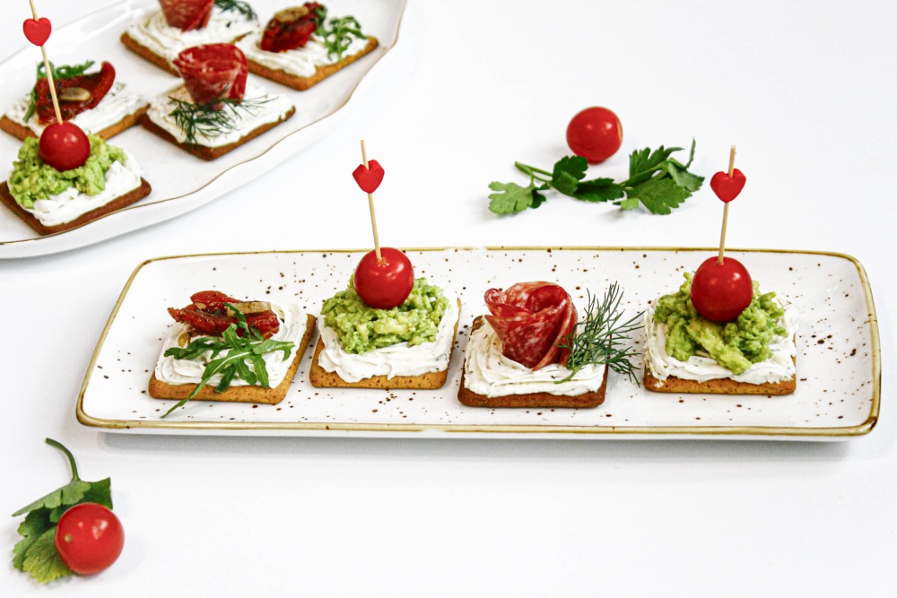 Канапе на крекерах на праздничный стол