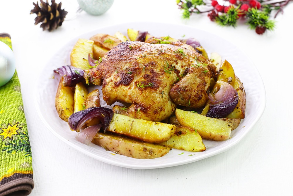 Цыпленок корнишон в духовке с картошкой на праздничный стол